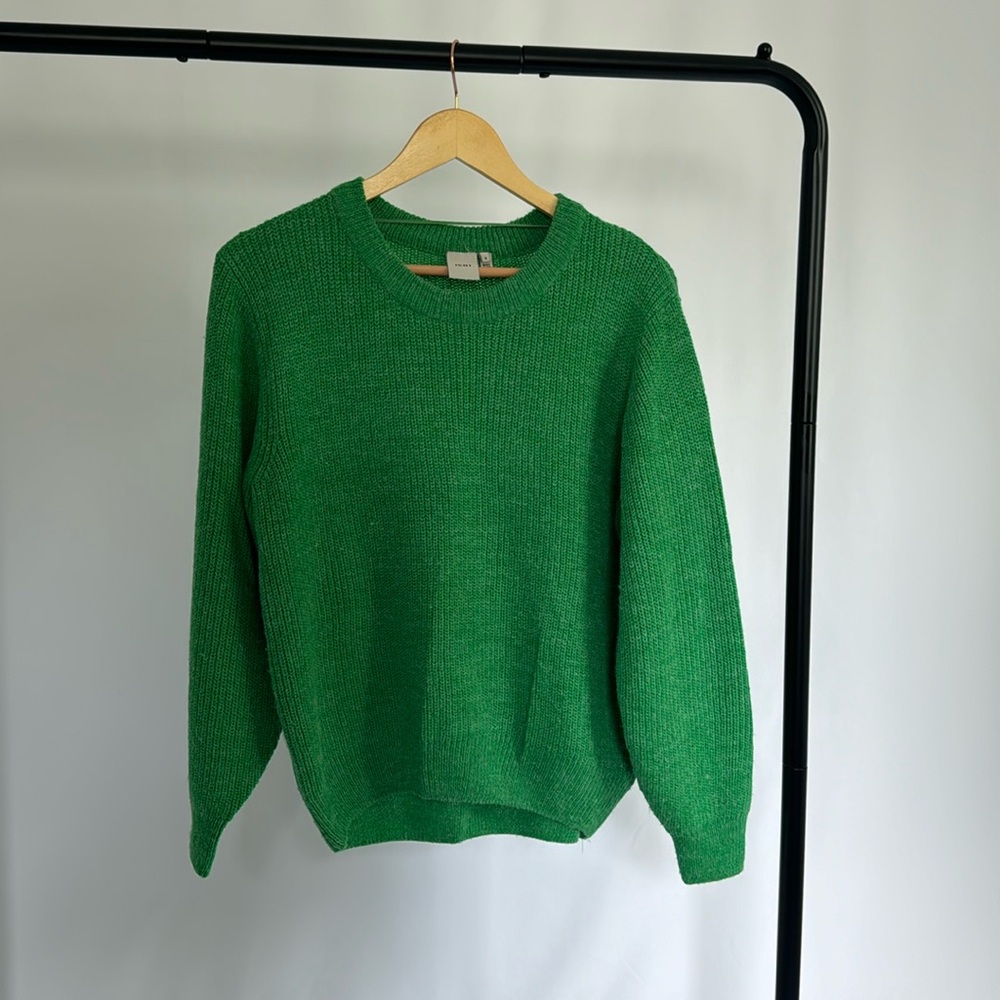 Green Crew Neck Sweater | It’s Fall, But I Can’t Wait ‘Til Spring